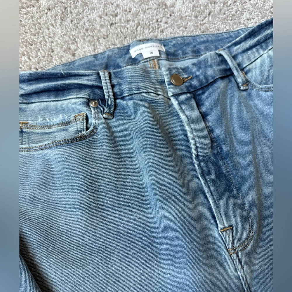 Good American Jeans - Picture 2 of 7